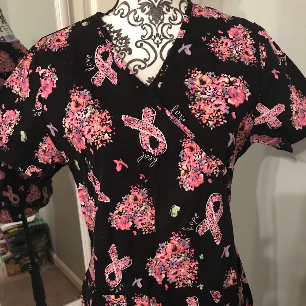 EUC breast cancer support scrub top size small